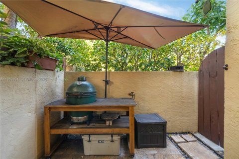 Townhouse in Miami, Florida 2 bedrooms, 168.15 sq.m. № 2025892 - photo 15