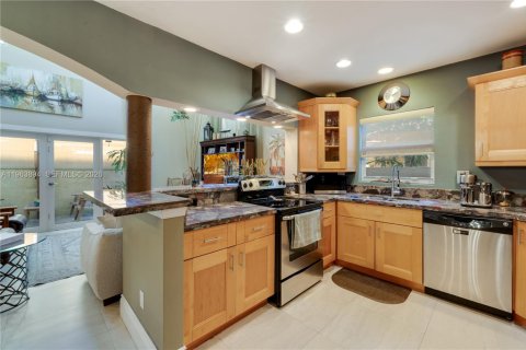 Townhouse in Miami, Florida 2 bedrooms, 168.15 sq.m. № 2025892 - photo 11