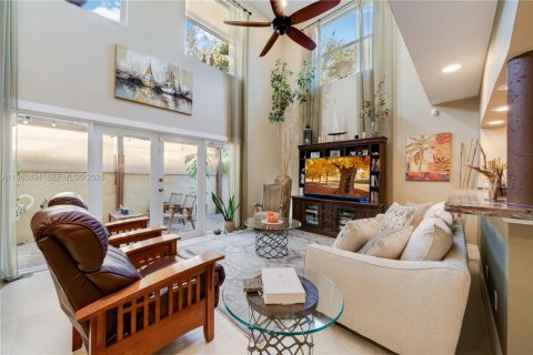 Townhouse in Miami, Florida 2 bedrooms, 168.15 sq.m. № 2025892 - photo 6