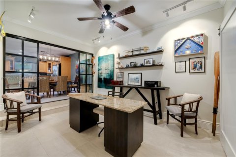 Townhouse in Miami, Florida 2 bedrooms, 168.15 sq.m. № 2025892 - photo 12