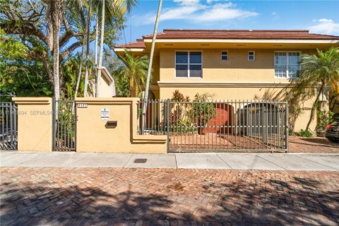 Townhouse in Miami, Florida 2 bedrooms, 168.15 sq.m. № 2025892 - photo 2