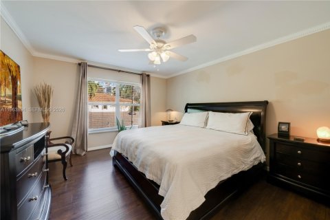 Townhouse in Miami, Florida 2 bedrooms, 168.15 sq.m. № 2025892 - photo 18