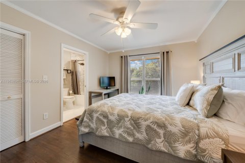 Townhouse in Miami, Florida 2 bedrooms, 168.15 sq.m. № 2025892 - photo 16