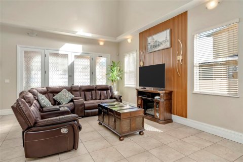 Villa ou maison à vendre à Tampa, Floride: 5 chambres, 355.26 m2 № 2289877 - photo 13