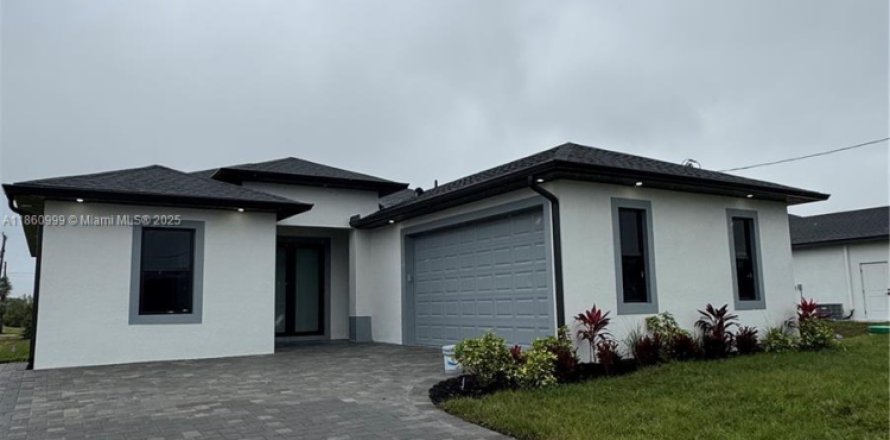 House in Lehigh Acres, Florida 3 bedrooms, 127.37 sq.m. № 1890257