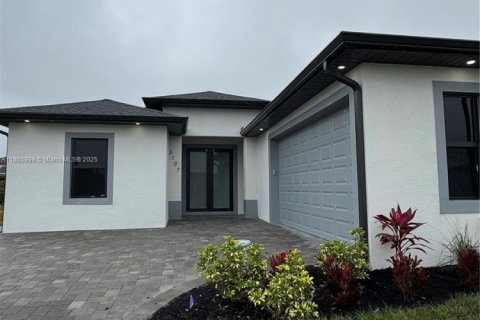 House in Lehigh Acres, Florida 3 bedrooms, 127.37 sq.m. № 1890257 - photo 2