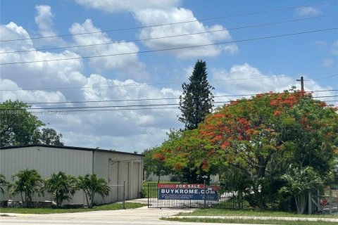 House in Miami, Florida 4 bedrooms, 305.93 sq.m. № 1887885 - photo 4