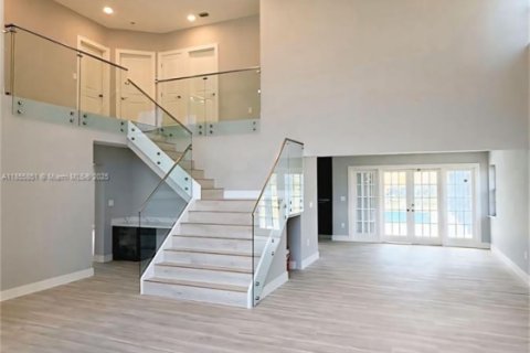 House in Miami, Florida 4 bedrooms, 305.93 sq.m. № 1887885 - photo 8