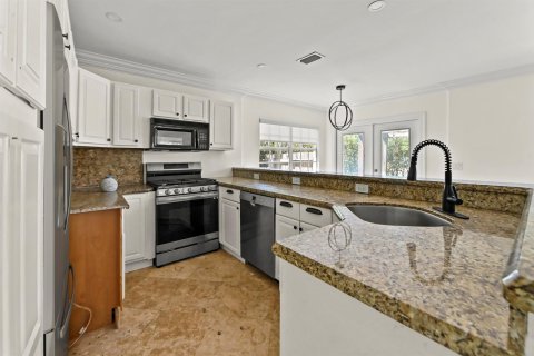 House in West Palm Beach, Florida 3 bedrooms, 201.78 sq.m. № 2399687 - photo 13