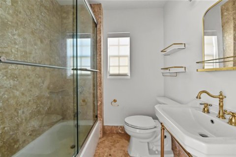 House in West Palm Beach, Florida 3 bedrooms, 201.78 sq.m. № 2399687 - photo 18