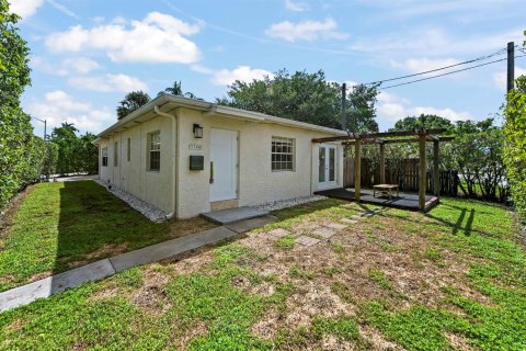 House in West Palm Beach, Florida 3 bedrooms, 201.78 sq.m. № 2399687 - photo 6