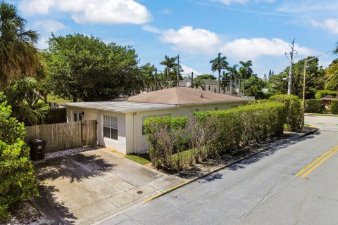 House in West Palm Beach, Florida 3 bedrooms, 201.78 sq.m. № 2399687 - photo 5
