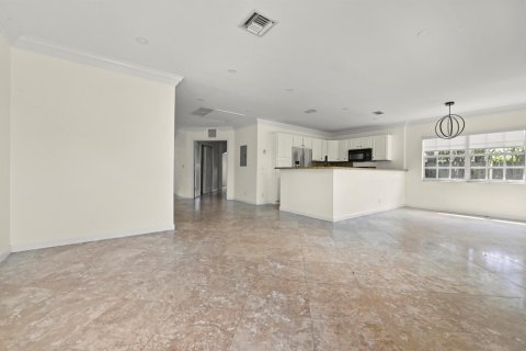 House in West Palm Beach, Florida 3 bedrooms, 201.78 sq.m. № 2399687 - photo 9