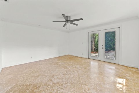 House in West Palm Beach, Florida 3 bedrooms, 201.78 sq.m. № 2399687 - photo 23