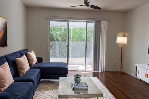 Townhouse in Tampa, Florida 2 bedrooms, 147.9 sq.m. № 2127136 - photo 7