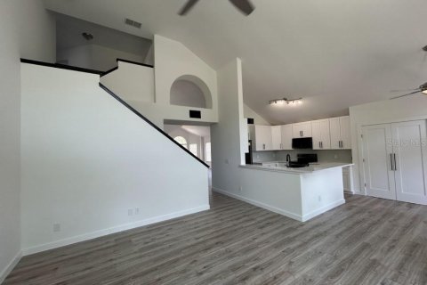 House in Orlando, Florida 4 bedrooms, 206.8 sq.m. № 1796843 - photo 4