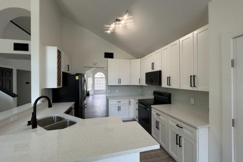 House in Orlando, Florida 4 bedrooms, 206.8 sq.m. № 1796843 - photo 2