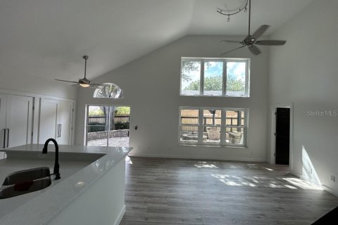 House in Orlando, Florida 4 bedrooms, 206.8 sq.m. № 1796843 - photo 11