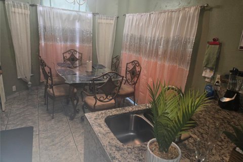 House in Orlando, Florida 3 bedrooms, 104.24 sq.m. № 1807196 - photo 4