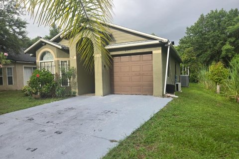 House in Orlando, Florida 3 bedrooms, 104.24 sq.m. № 1807196 - photo 1