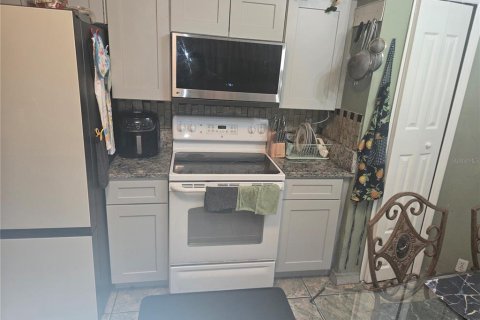 House in Orlando, Florida 3 bedrooms, 104.24 sq.m. № 1807196 - photo 6