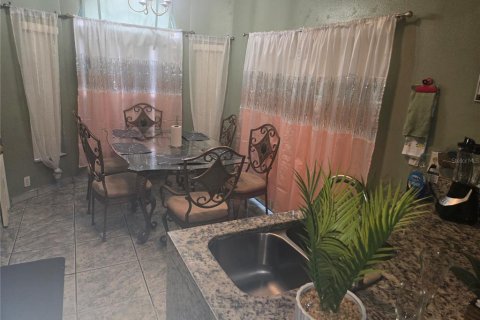 House in Orlando, Florida 3 bedrooms, 104.24 sq.m. № 1807196 - photo 5