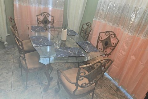 House in Orlando, Florida 3 bedrooms, 104.24 sq.m. № 1807196 - photo 7