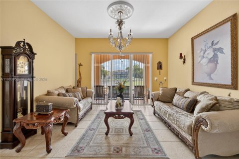 House in Miami, Florida 4 bedrooms, 303.51 sq.m. № 1971474 - photo 16