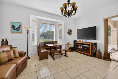 House in Miami, Florida 4 bedrooms, 303.51 sq.m. № 1971474 - photo 24