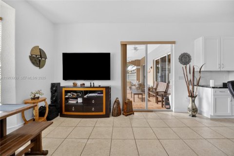 House in Miami, Florida 4 bedrooms, 303.51 sq.m. № 1971474 - photo 17