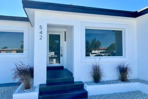 Купить виллу или дом в Хайалиа, Флорида 3 спальни, 117.06м2, № 1995277 - фото 6