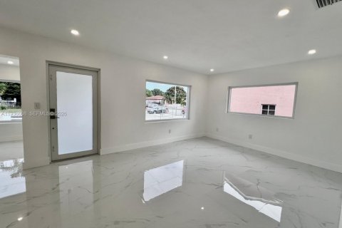 Купить виллу или дом в Хайалиа, Флорида 3 спальни, 117.06м2, № 1995277 - фото 12