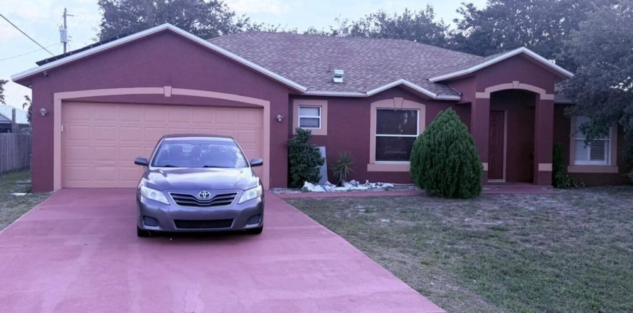 House in Port St. Lucie, Florida 4 bedrooms, 187.66 sq.m. № 2183435