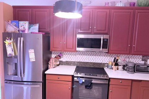House in Port St. Lucie, Florida 4 bedrooms, 187.66 sq.m. № 2183435 - photo 10