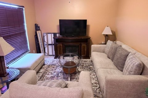 House in Port St. Lucie, Florida 4 bedrooms, 187.66 sq.m. № 2183435 - photo 2