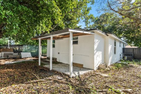 Casa en Miami, Florida 3 dormitorios, 73.39 m2 № 2305237