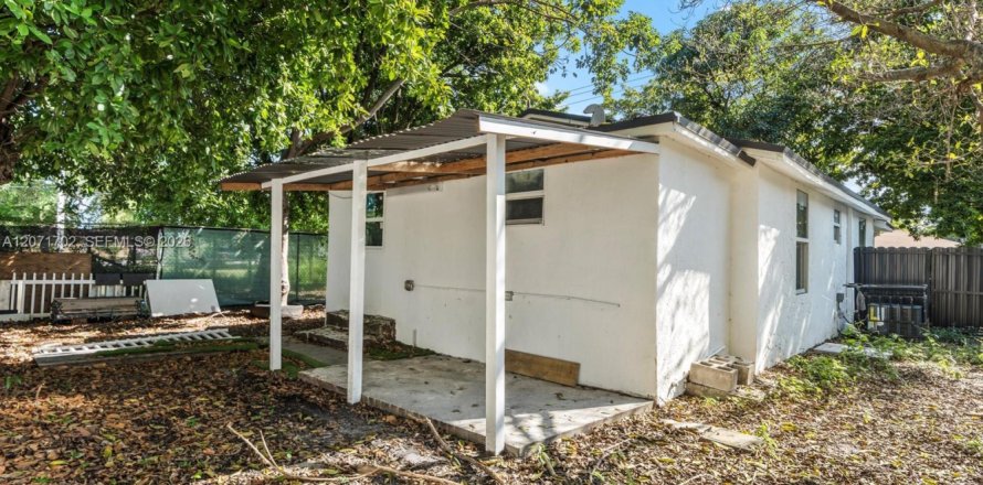 Casa en Miami, Florida 3 dormitorios, 73.39 m2 № 2305237