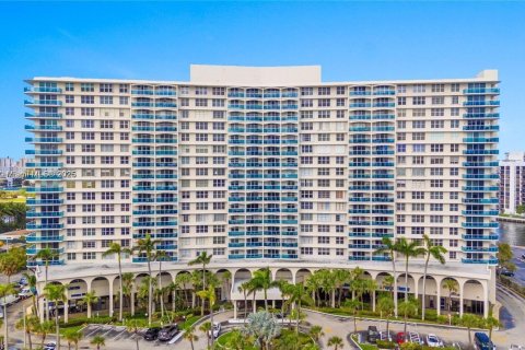 Condominio en venta en Hollywood, Florida, 2 dormitorios, 117.99 m2 № 1953796 - foto 7