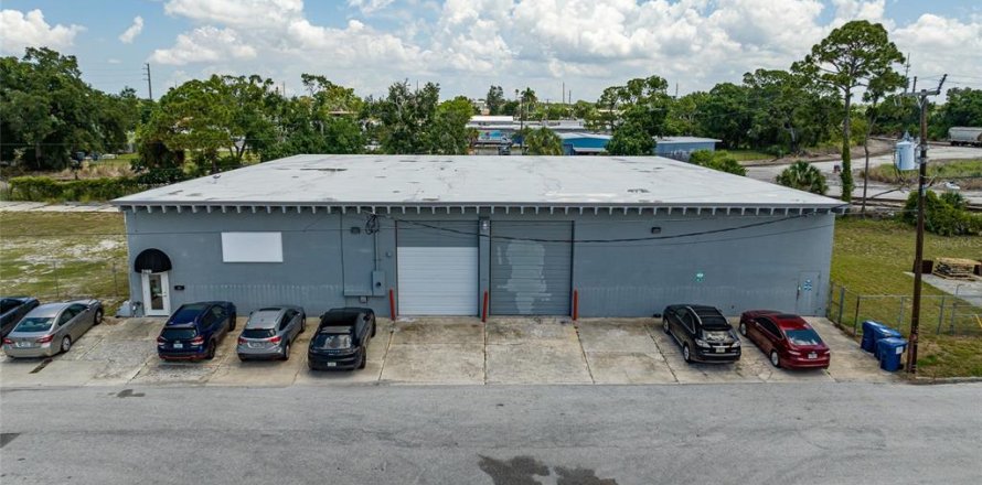 Commercial property in Sarasota, Florida 1066.05 sq.m. № 2218580