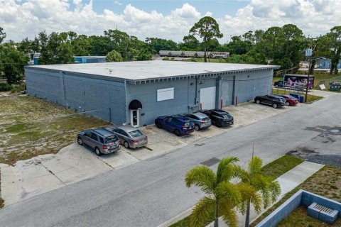 Commercial property in Sarasota, Florida 1066.05 sq.m. № 2218580 - photo 2