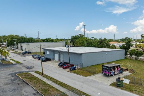 Commercial property in Sarasota, Florida 1066.05 sq.m. № 2218580 - photo 3