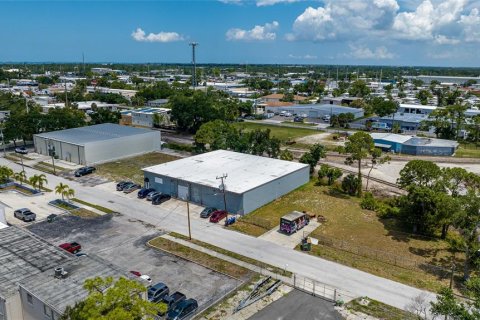 Commercial property in Sarasota, Florida 1066.05 sq.m. № 2218580 - photo 6
