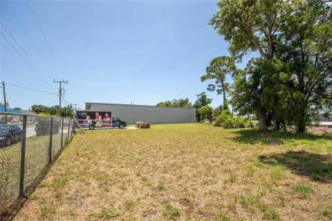 Commercial property in Sarasota, Florida 1066.05 sq.m. № 2218580 - photo 5