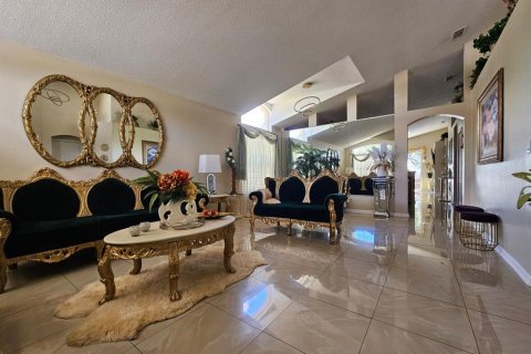 House in Clermont, Florida 4 bedrooms, 173.63 sq.m. № 2099340 - photo 4