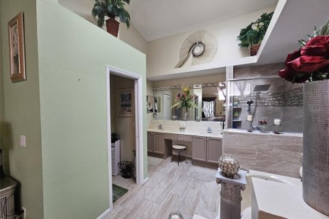 House in Clermont, Florida 4 bedrooms, 173.63 sq.m. № 2099340 - photo 15
