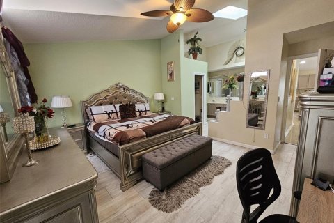 House in Clermont, Florida 4 bedrooms, 173.63 sq.m. № 2099340 - photo 14