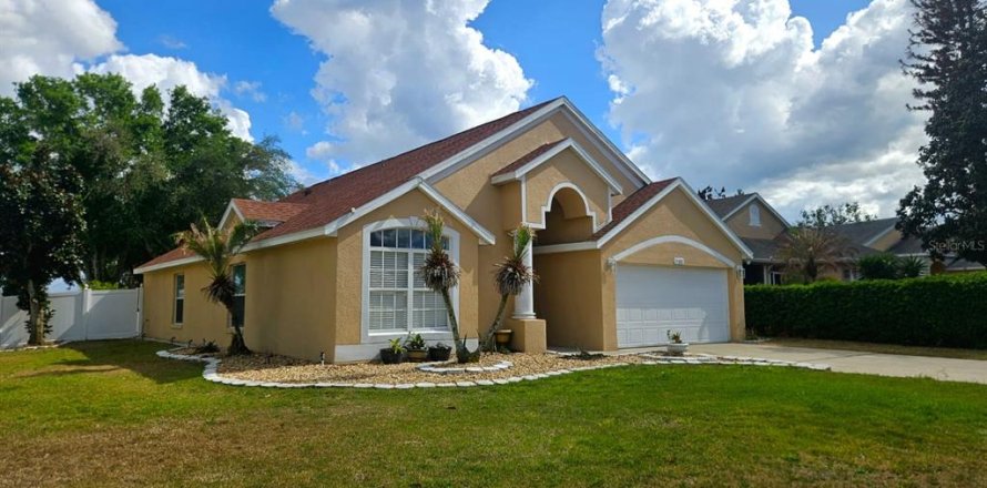 House in Clermont, Florida 4 bedrooms, 173.63 sq.m. № 2099340