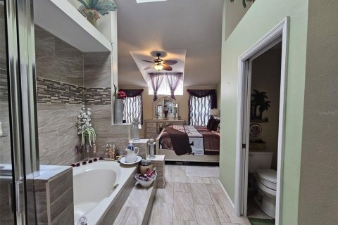 House in Clermont, Florida 4 bedrooms, 173.63 sq.m. № 2099340 - photo 18