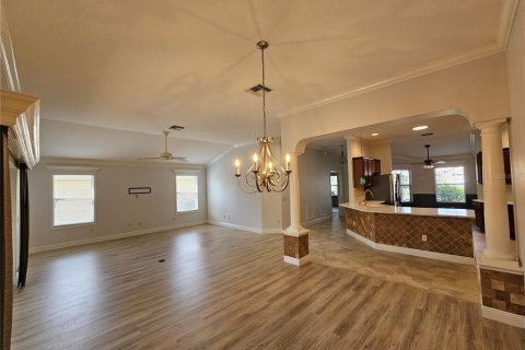 House in The Villages, Florida 3 bedrooms, 175.31 sq.m. № 1917288 - photo 9