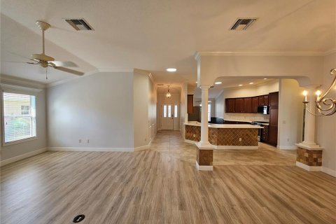 House in The Villages, Florida 3 bedrooms, 175.31 sq.m. № 1917288 - photo 13